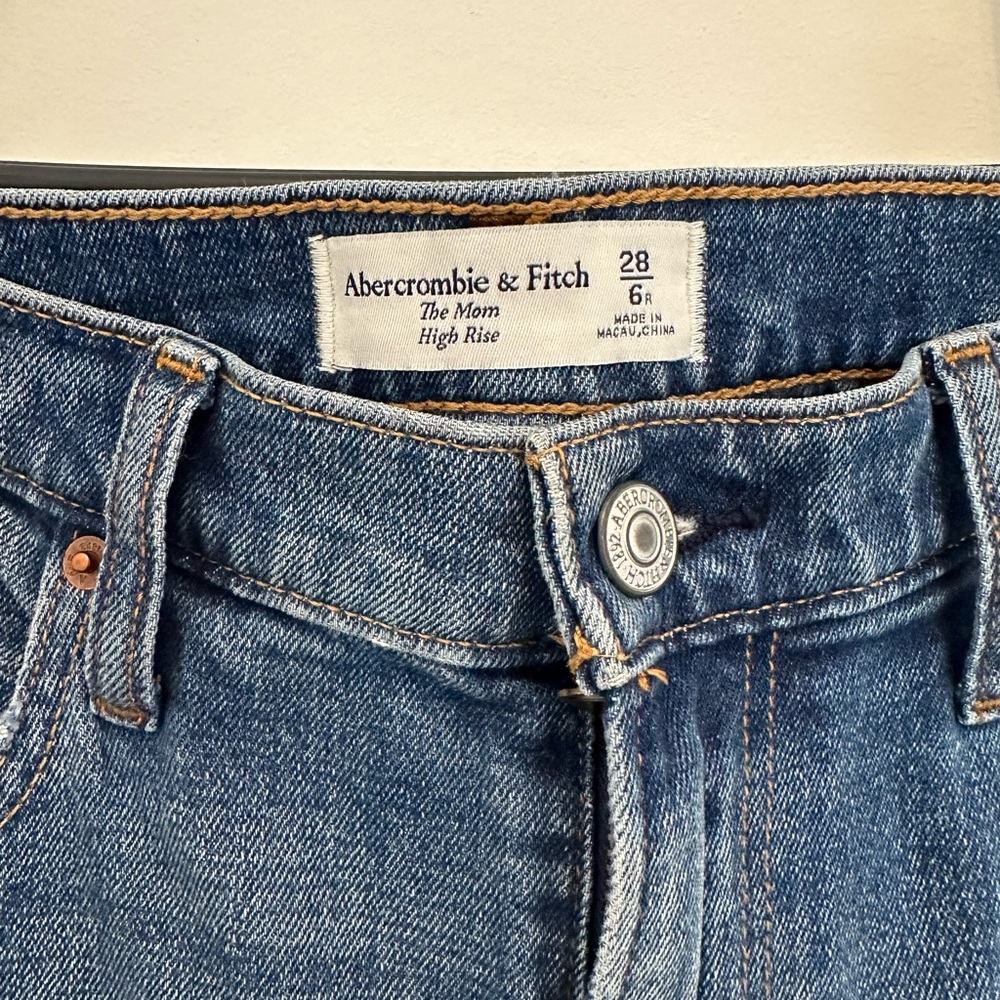 Abercrombie High Rise Mom Jeans - Picture 3 of 6